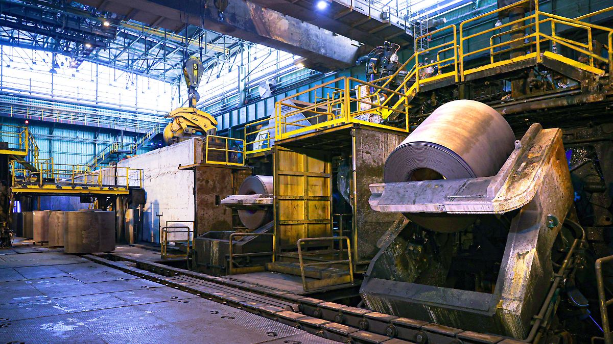 Bei Angriffen beschädigt: Wichtige Stahlwerke im Iran stellen Betrieb ein