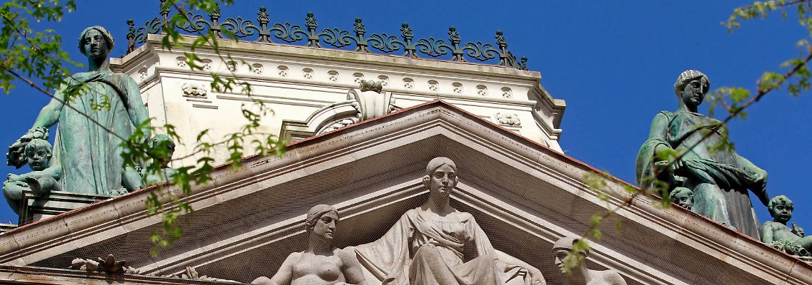 Reich geschmückte Fassade: Die Niederlassung der portugiesischen Notenbank in Porto.