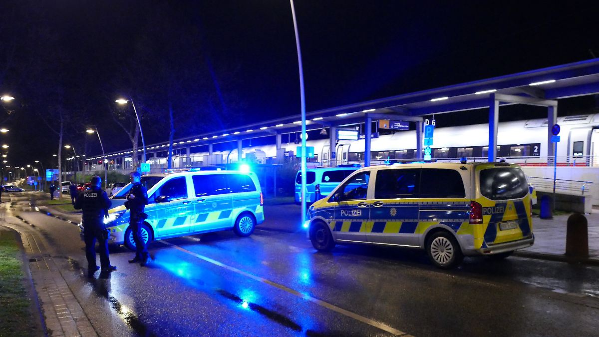 Mann zündet Pyrotechnik in ICE und droht mit Anschlag