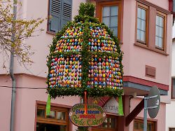 Hessen: Eierwerfen, Feuerräder und Osterbrot – Hessen feiert bunt