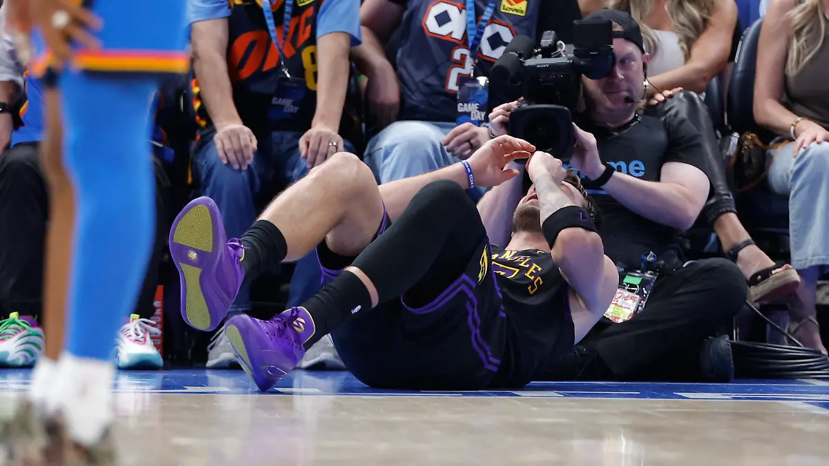 Apr-2-2026-Oklahoma-City-Oklahoma-USA-Los-Angeles-Lakers-guard-Luka-Doncic-77-falls-to-the-court-during-a-play-against-the-Oklahoma-City-Thunder-during-the-third-quarter-at-Paycom-Center
