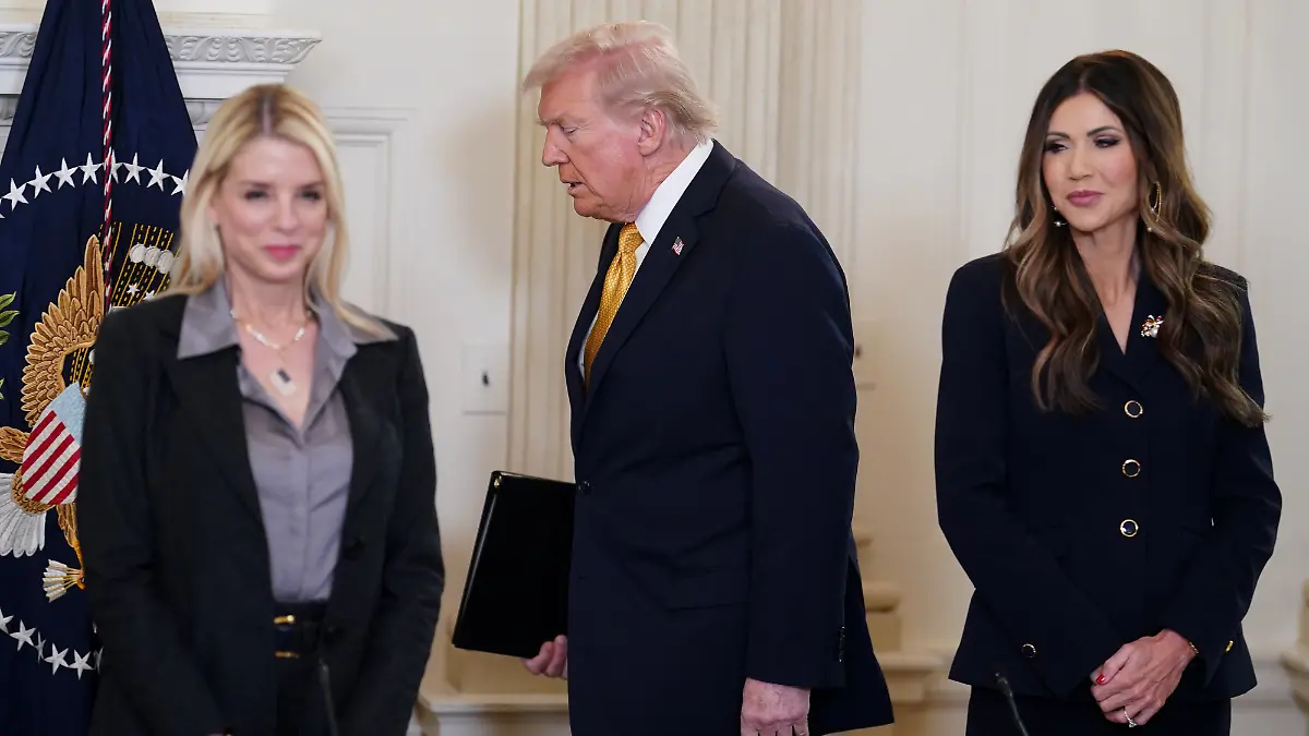 Zwei Ministerinnen rausgeworfen : Warum US-Präsident Trump sein Kabinett umbaut