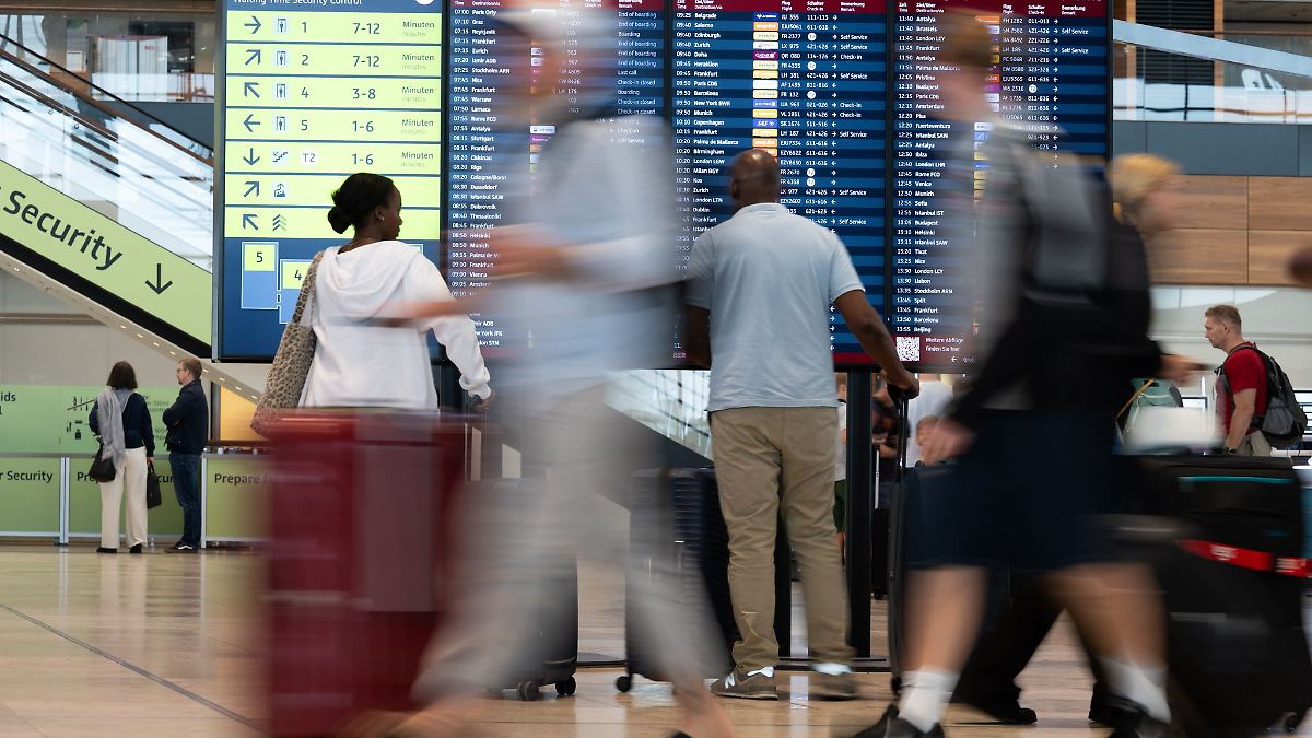 Berlin & Brandenburg: Osterverkehr am BER und bei der Bahn: Keine ...