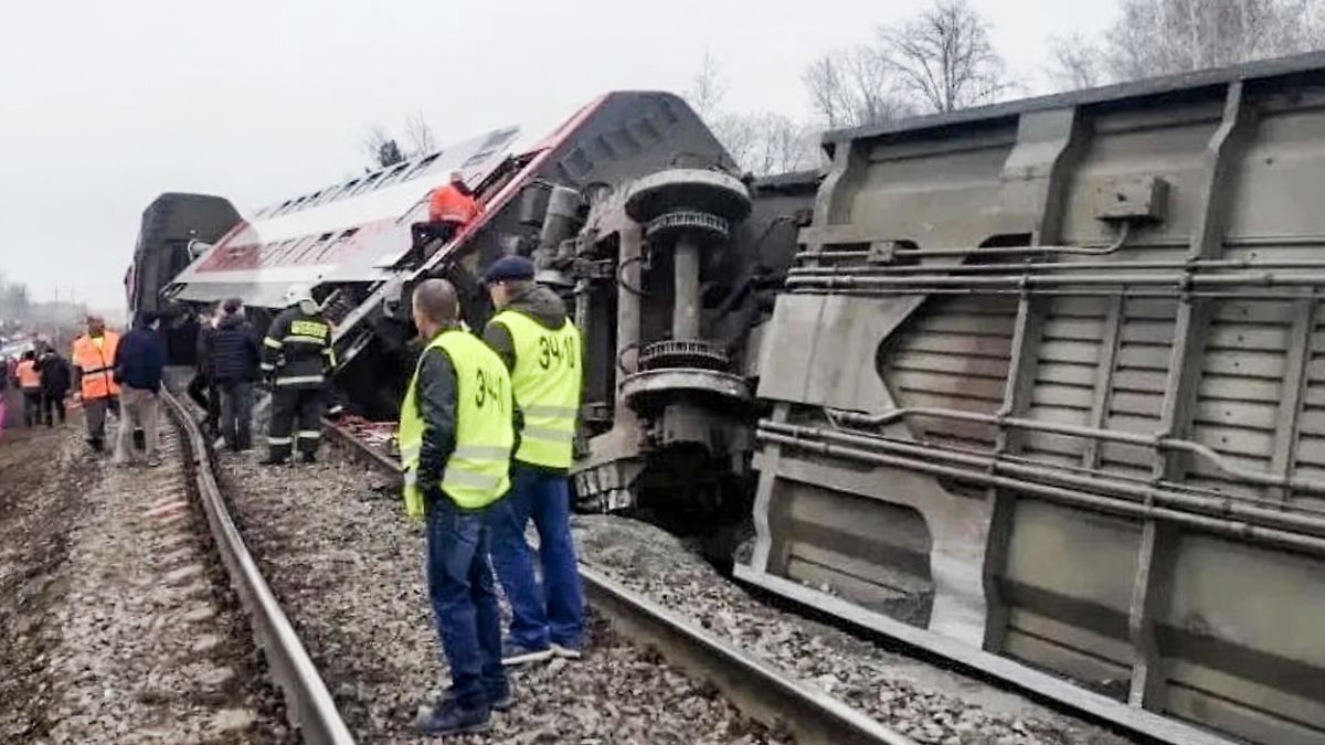 Viele Verletzte: Zug in Russland entgleist und kippt um