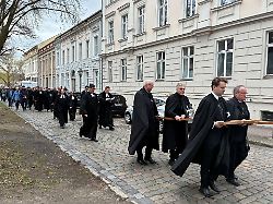 Berlin & Brandenburg: Schweigeprozession in Potsdam - Sorbischer Gesang in Dissen