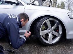 Baden-Württemberg: Car-Freitag: Polizei stellt Tuning-Autos in Stuttgart sicher