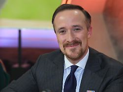 "Nicht euer Schlafzimmer": Joe Laschet regt sich über Deutsche in Jogginghosen am Flughafen auf