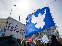 Berlin & Brandenburg: Ostermarsch in Berlin: Rund 1.000 Menschen demonstrieren