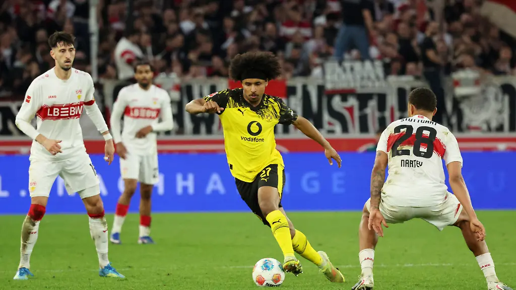Soccer-Football-Bundesliga-VfB-Stuttgart-v-Borussia-Dortmund-MHPArena-Stuttgart-Germany-April-4-2026-Borussia-Dortmund-s-Karim-Adeyemi-in-action-with-VfB-Stuttgart-s-Nikolas-Nartey-REUTERS-Robin-Rudel-DFL-REGULATIONS-PROHIBIT-ANY-USE-OF-PHOTOGRAPHS-AS-IMAGE-SEQUENCES-AND-OR-QUASI-VIDEO
