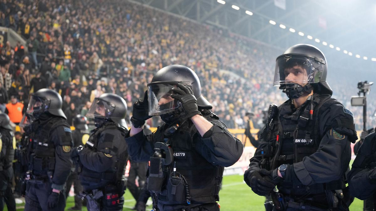 Jagdszene, Pyrowürfe, Sicherheit: Skandalspiel könnte gravierende Folgen für deutschen Fußball haben