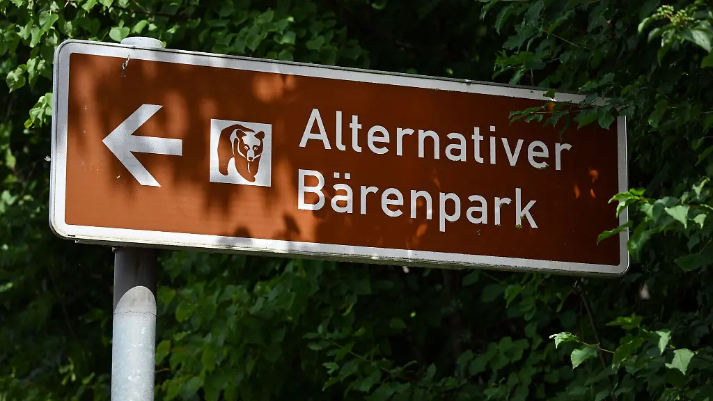 Der-Alternative-Baerenpark-in-Worbis-erhaelt-keine-direkten-staatlichen-Subventionen-fuer-den-laufenden-Betrieb-was-ihn-von-klassischen-Zoos-unterscheidet