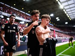 Kane jubelt vor Real-Duell: Oldie Neuer patzt, aber auf die Bayern-Youngster ist Verlass