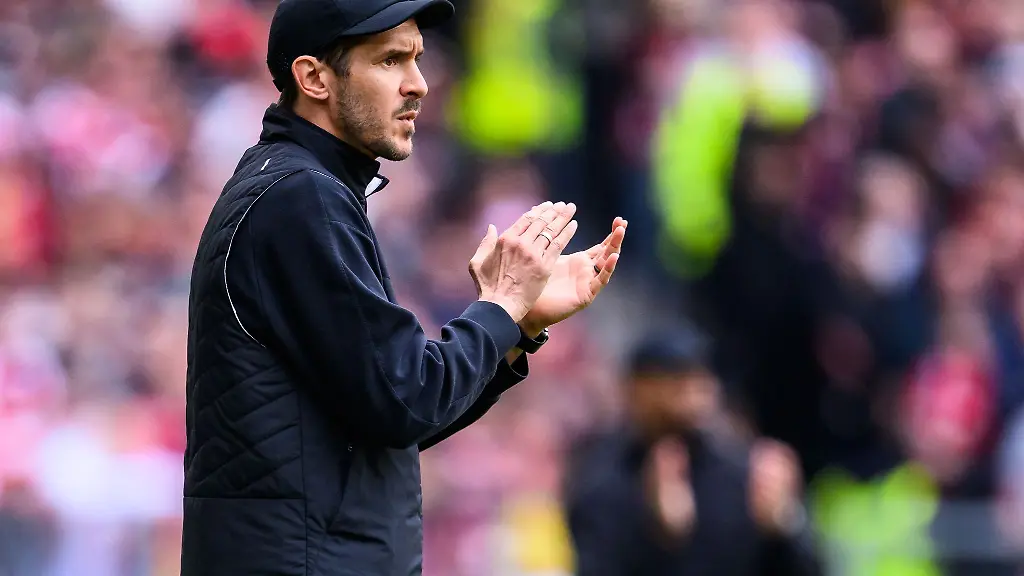 Trotz-guter-Leistung-verloren-Freiburgs-Trainer-Julian-Schuster