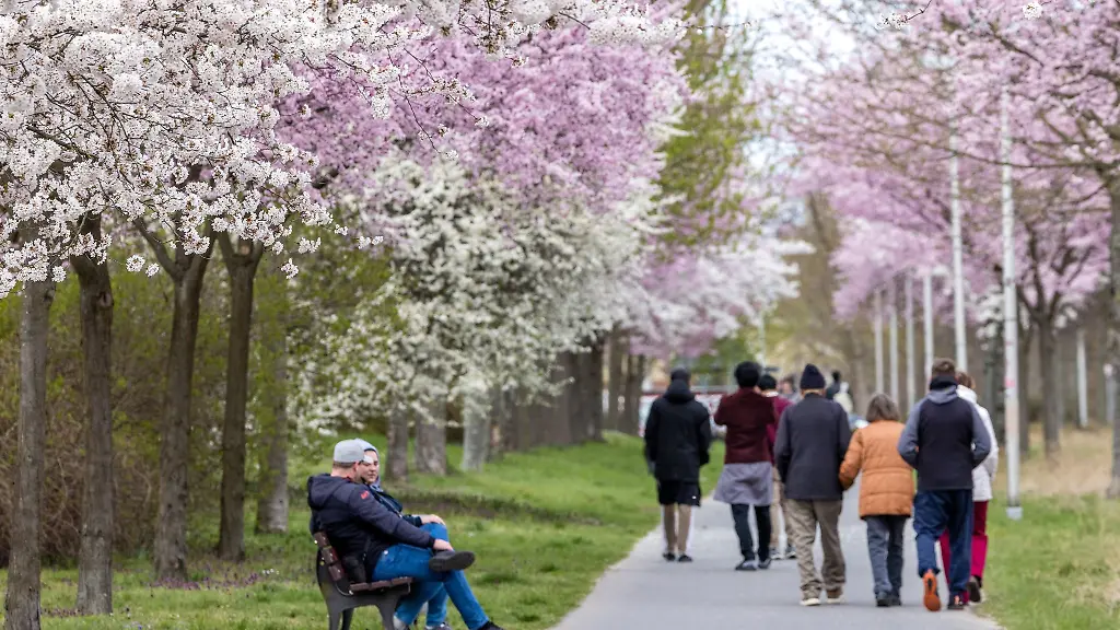 Das-Osterfest-in-Brandenburg-ist-laut-Polizei-bisher-friedlich-verlaufen