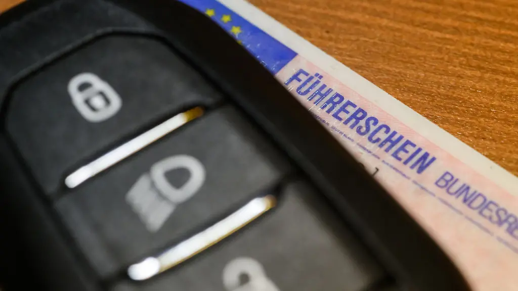 Der-20-Jaehrige-musste-seinen-Fuehrerschein-abgeben