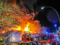 Baden-Württemberg: Millionenschaden bei Großbrand in Lagerhalle
