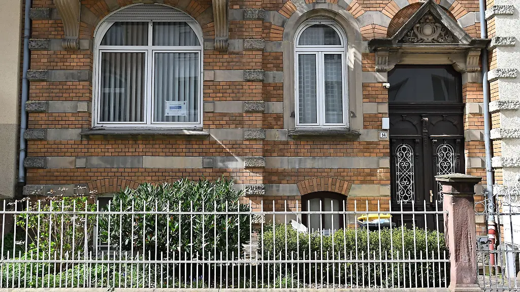 Lust-auf-eigene-vier-Waende-im-Zentrum-von-Kassel-Diese-Wohnung-im-Hochparterre-eines-Gruenderzeithauses-bietet-das-Land-Hessen-als-sogenannte-Fiskalerbschaft-zum-Kauf-an