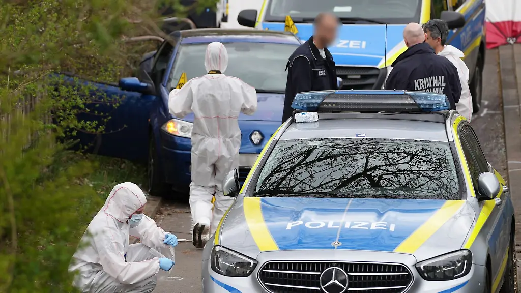 Die-Spurensicherung-war-am-Sonntag-noch-vor-Ort