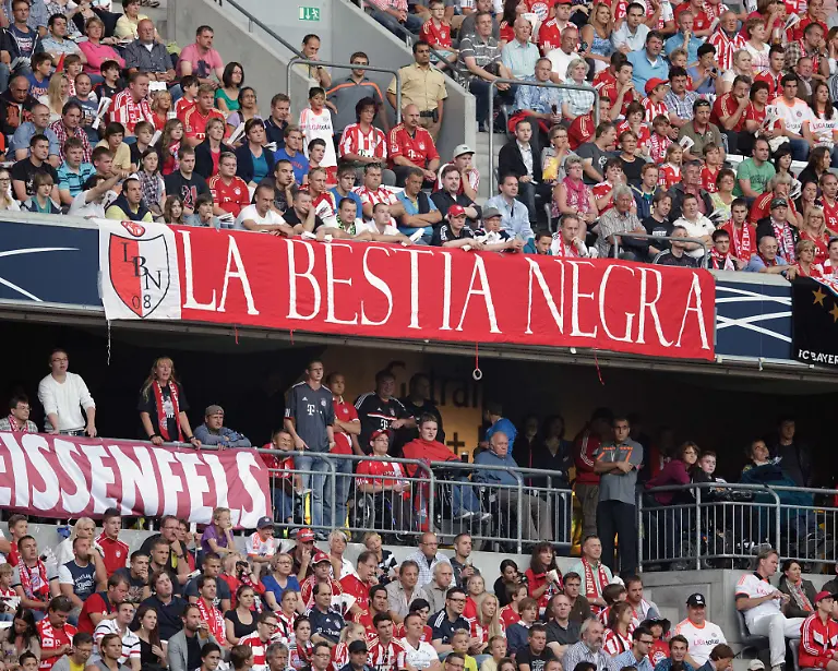 La-Bestia-Negra-Fans-Die-Schwarze-Bestie-Fussball-SUPERCUP-2012-1-Bundesliga-FC-Bayern-Muenchen-BVB-Borussia-Dortmund-Muenchen-12-08-2012-Football-SUPERCUP-2012-Soccer-1st