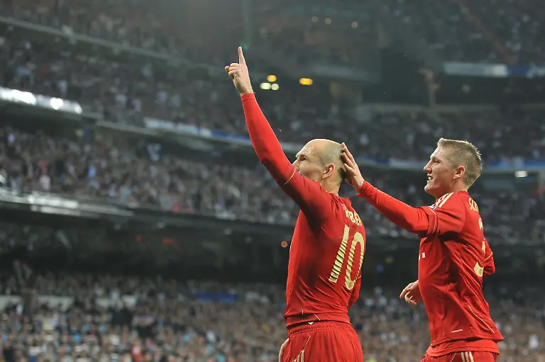 Munich-s-Arjen-Robben-L-celebrates-with-teammate-Bastian-Schweinsteiger-after-scoring-2-1-during-the-Champions-League-semi-final-second-leg-soccer-match-between-Real-Madrid-and-FC-Bayern-Munich-at-the-Santiago-Bernabeu-stadium-in-Madrid-Spain-25-April-2012