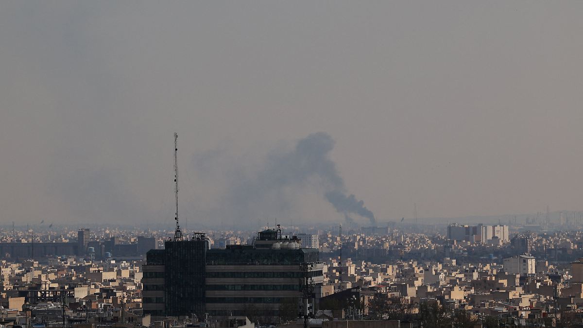 Iran's Revolutionary Guard reports death of its intelligence chief ...