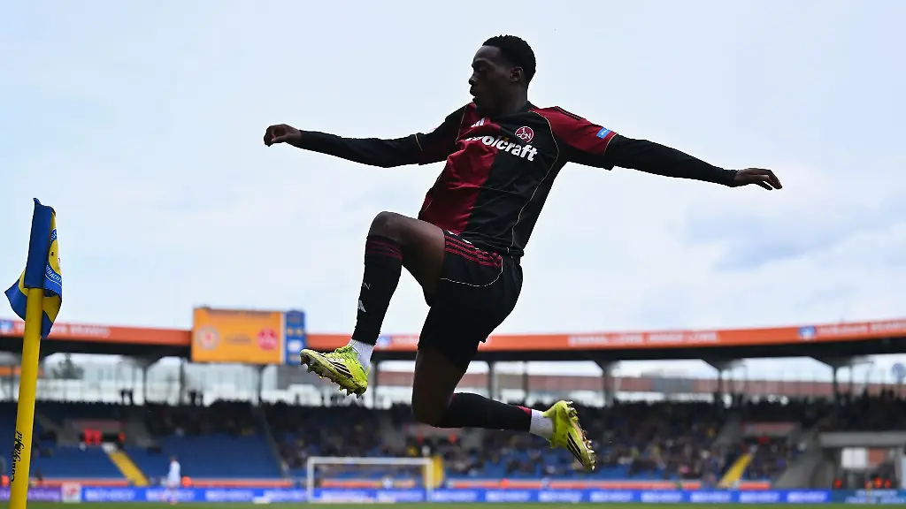 Rabby-Nzingoula-ist-erstmals-fuer-den-1-FC-Nuernberg-erfolgreich