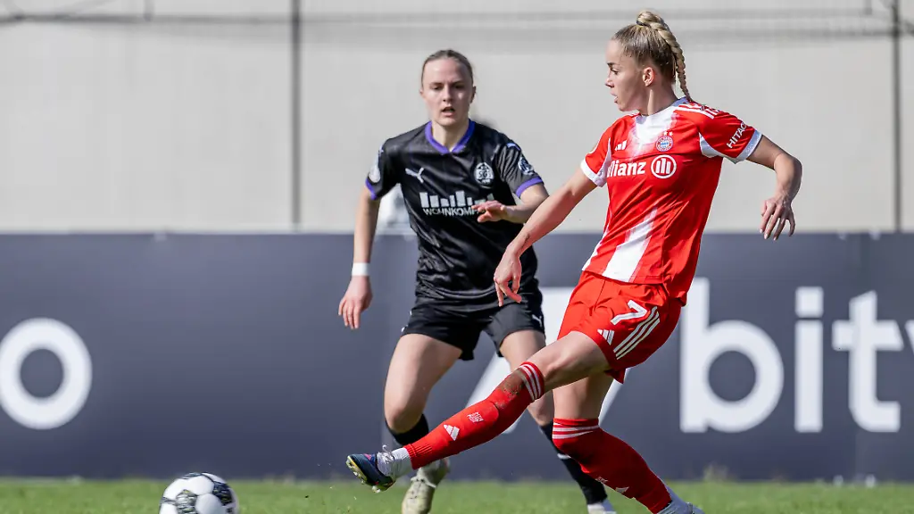 Giulia-Gwinn-FC-Bayern-Muenchen-Frauen-07-dahinter-Paula-Flach-SGS-Essen-05-GER-FC-Bayern-Muenchen-Frauen-vs-SGS-Essen-Fussball-DFB-Pokal-Halbfinale-Saison-2025-2026-06-04-2026-DFL-DFB-REGULATIONS-PROHIBIT-ANY-USE-OF-PHOTOGRAPHS-as-IMAGE-SEQUENCES-and-or-QUASI-VIDEO-GER-FC-Bayern-Muenchen-Frauen-vs-SGS-Essen-Fussball-DFB-Pokal-Halbfinale-Saison-2025-2026-06-04-2026
