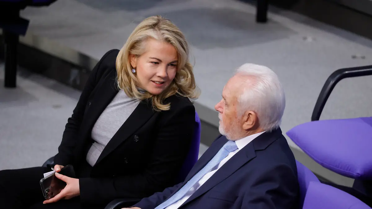 "Wird Bild der Liberalen prägen": Kubicki umgibt sich mit lauter FDP-Frauen