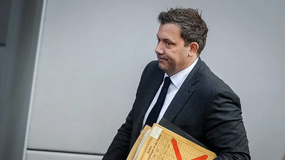 "Die Deutschen arbeiten genug": DGB-Chefin geht auf Distanz zu Klingbeil