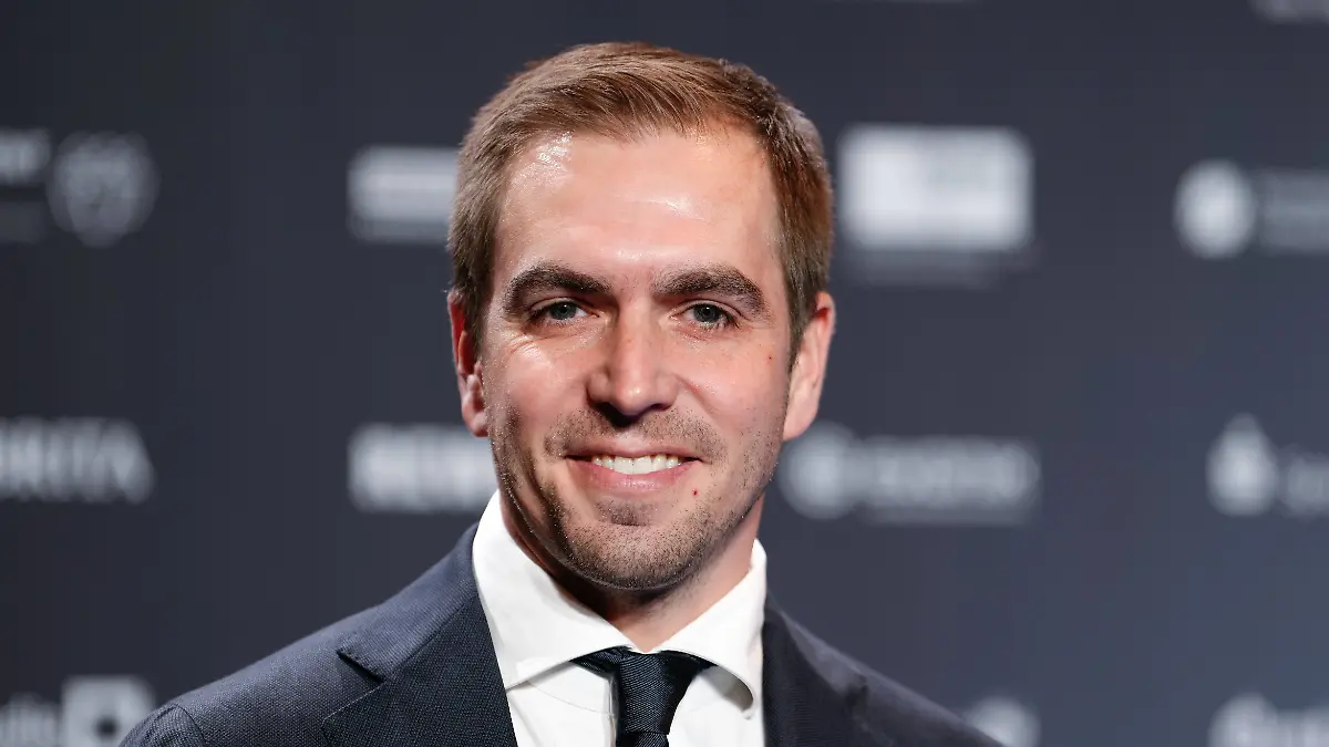 Entertainment-Themen-der-Woche-KW48-Entertainment-Bilder-des-Tages-15-Deutscher-Nachhaltigkeitspreis-in-Duesseldorf-Philipp-Lahm-ehemaliger-Fussball-Nationalspieler-im-Portrait-auf-dem-Roten-Teppich-auf-dem-15