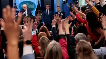 2026-04-06T230415Z_1715091137_RC2VJKAO4K46_RTRMADP_3_IRAN-CRISIS-TRUMP-POLITICS
