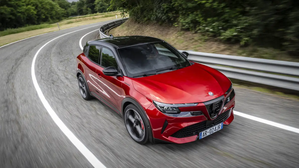 Erstes Elektroauto der Italiener: Alfa Romeo Junior Veloce - Spaßmacher mit kleinen Schwächen