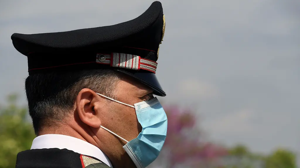 2020-04-19T094250Z-1040669770-RC2L7G9QCI1H-RTRMADP-3-HEALTH-CORONAVIRUS-ITALY