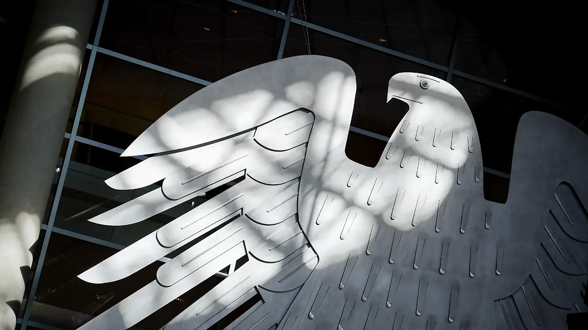 Grund sind Sondervermögen: Staatsdefizit steigt auf gut 127 Milliarden Euro