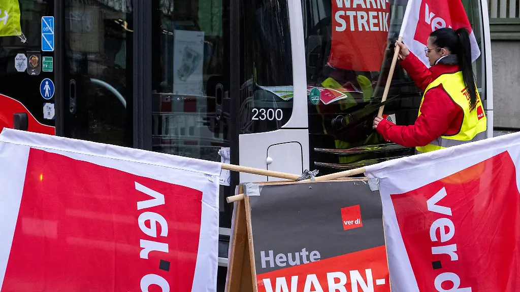 Vor-der-erneuten-Tarifrunde-am-15-April-gibt-es-in-Bayern-wieder-Warnstreiks-im-oeffentlichen-Nahverkehr