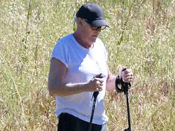 Ergrauter The Hoff: David Hasselhoff geht nach Operationen wandern