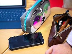 Thüringen: Ministerium erhebt Umsetzung des Handyverbots an Schulen