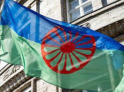 Berlin & Brandenburg: Roma-Fahnen wehen bei Aktionstag gegen Diskriminierung