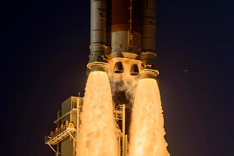 April-1-2026-Merritt-Island-Florida-USA-A-NASA-Space-Launch-System-SLS-with-the-Orion-spacecraft-carrying-the-Artemis-II-astronauts-lifts-off-from-Launch-Complex-39B-LC-39B-at-NASAA-a-a-s-Kennedy-Space-Center-Florida-on-Apr-1-2026-at-6-35-p-m-EDT-The-Orion-spacecraft-is-on-its-way-to-orbit-the-moon