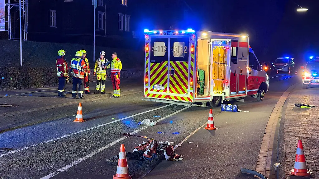 Die-Polizei-sucht-nach-einem-silbernen-Auto