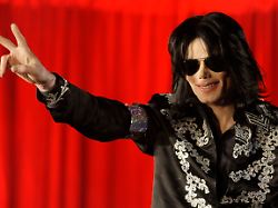 Kurz vor Biopic-Premiere: Verstörende Fotos von Michael Jackson mit Jungen veröffentlicht