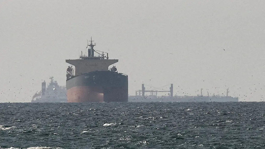 2026-04-07T163325Z_1852119334_RC2B2KAUHC9K_RTRMADP_3_GLOBAL-OIL
