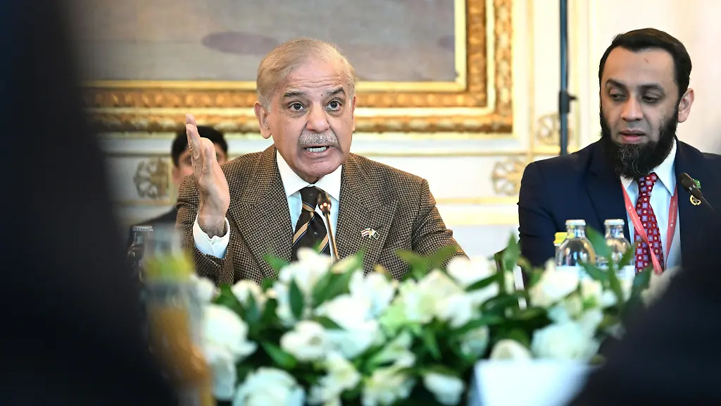 ABD0048-20260216-WIEN-OeSTERREICH-Der-pakistanische-Premierminister-Shehbaz-Sharif-am-Montag-16-Februar-2026-waehrend-eines-Delegationsgespraeches-im-Rahmen-eines-Besuchs-in-Wien