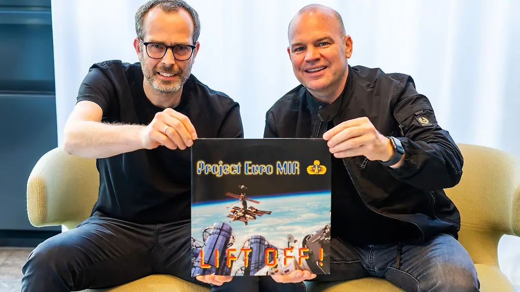 Benjamin-Klug-l-und-Christian-Steiger-r-haben-vor-rund-30-Jahren-den-Achterbahn-Soundtrack-geschrieben