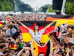 Nordrhein-Westfalen: Public Viewing zur Fußball-WM auch spätabends möglich