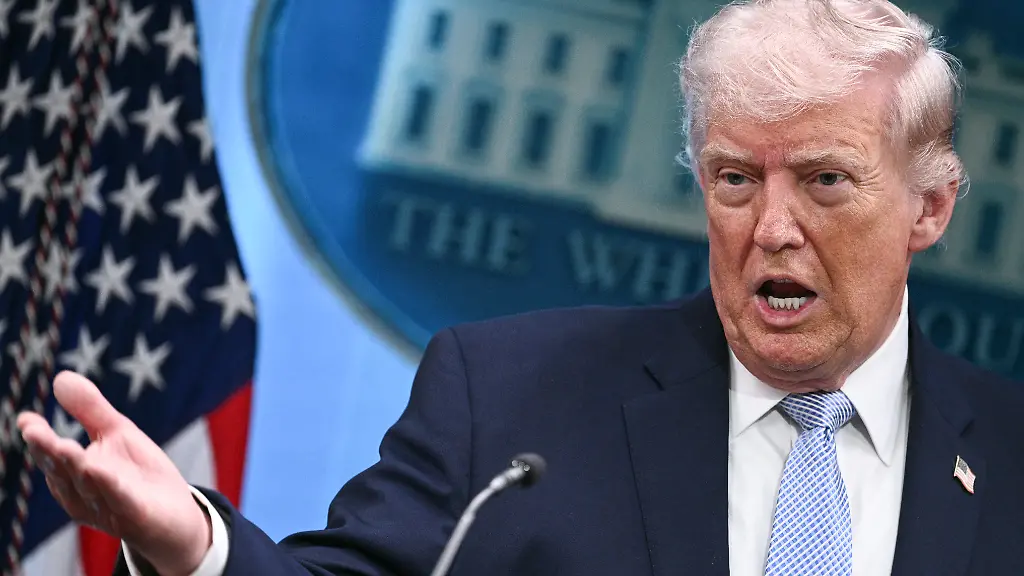 AFP__20260406__A6W393E__v1__HighRes__UsPresidentDonaldTrumpHoldsPresserAmidIranWar