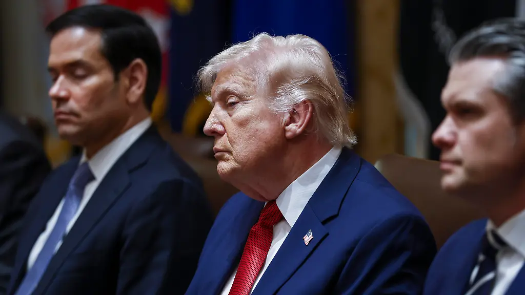 US-President-Donald-J-Trump-with-Secretary-of-State-Marco-Rubio-L-and-Secretary-of-Defense-Pete-Hegseth-R-looks-on-during-a-Cabinet-meeting-in-the-Cabinet-Room-of-the-White-House-in-Washington-DC-USA-26-March-2026