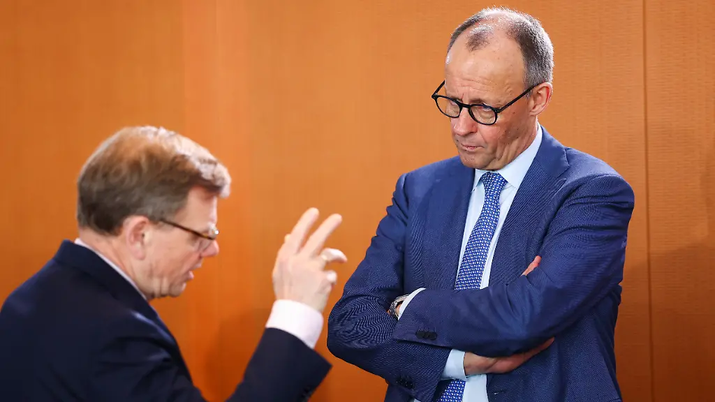 2026-04-01T081913Z_748167498_RC28GKAIVYWS_RTRMADP_3_GERMANY-POLITICS-CABINET
