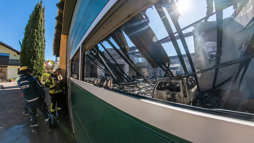 Der-Brand-brach-in-der-Lagerhalle-eines-Weinguts-aus