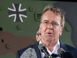 Regelung vorsorglich eingeführt: Pistorius: "Derzeit" keine Genehmigungspflicht für längere Auslandsaufenthalte